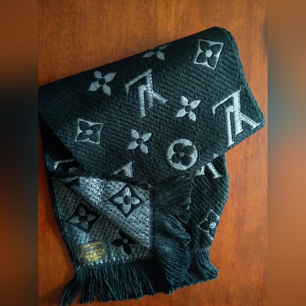Louis Vuitton scarf